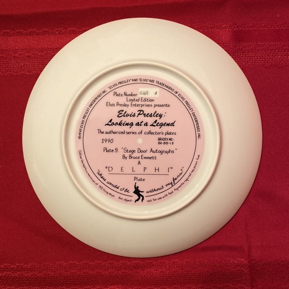 Elvis Presley: Looking at a Legend Delphi Collector Plate - 8 1/2” - Picture 2 of 7